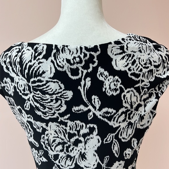 Ralph Lauren black and white floral print dress. Size 4. - Picture 7 of 9